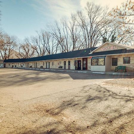 Simmer Motel Wamego Exterior foto