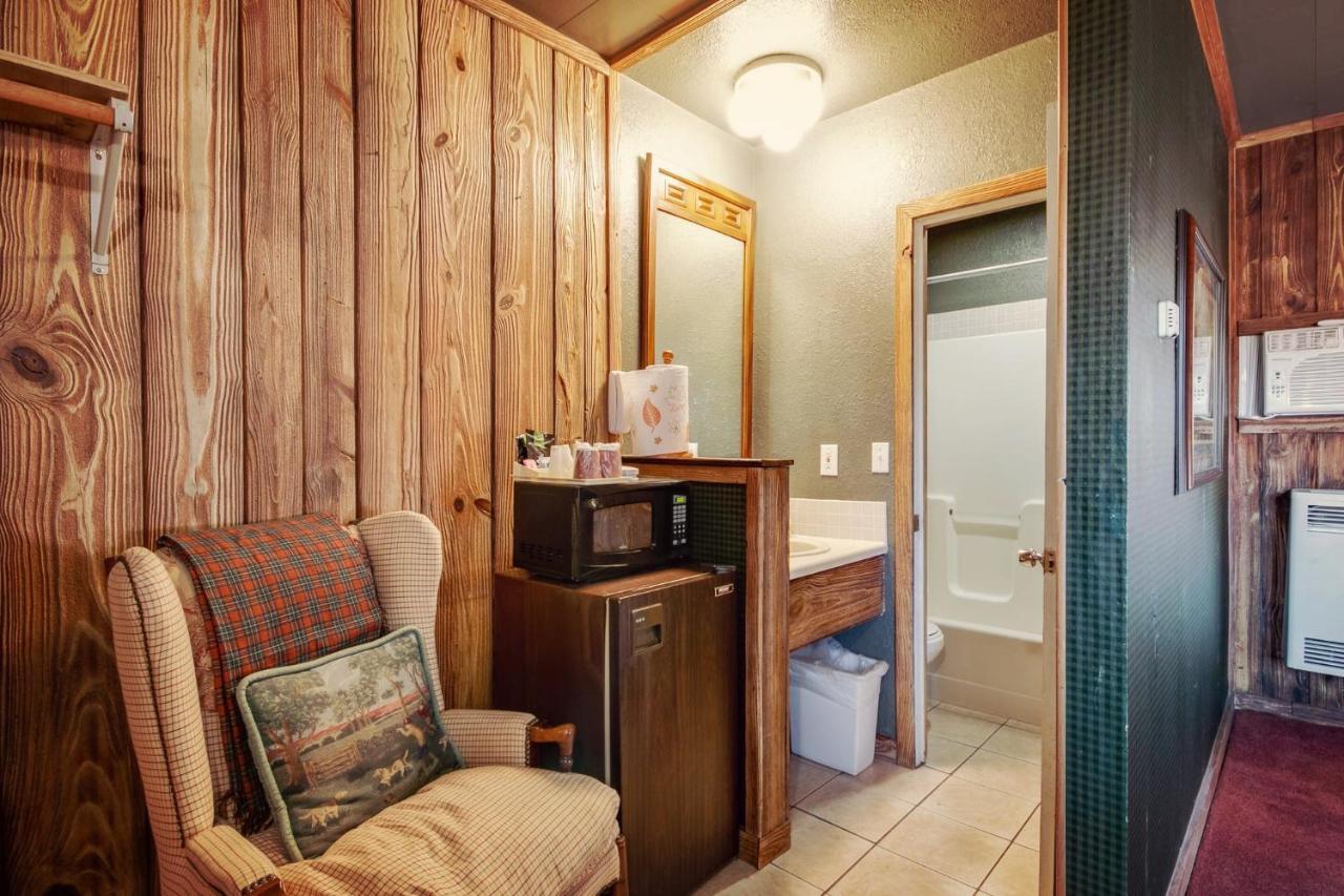 Simmer Motel Wamego Exterior foto